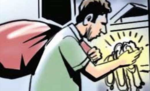 महासमुंद : हनुमान मंदिर का ताला तोड़कर 11 हजार की चोरी.