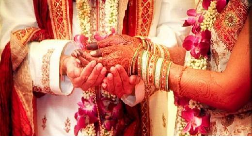 पति ने अपनी पढ़ाई रोककर पत्नी को पढ़ाया, नौकरी लगते ही पत्नी... - CG Sandesh