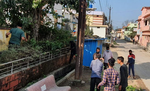 अजय पप्पू मोटवानी की समाजसेवी टीम द्वारा भारत माता मूर्ति परिसर की सफाई.