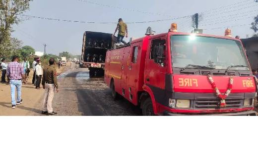 सड़क हादसा : चलती कंटेनर में लगी भीषण आग, बाइक से भरा हुआ था ... - CG Sandesh