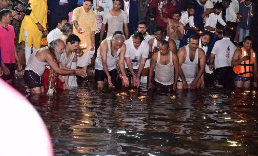 मुख्यमंत्री भूपेश बघेल ने खारून नदी के महादेव घाट में किया क... - CG Sandesh