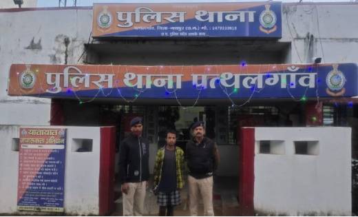 तुम मेरे प्रेमिका को पत्नी बनाकर रखे हो कहकर फावड़ा से हमला, आरोपी गिरफ्तार