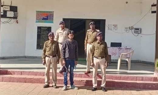 जबरन छेड़छाड़ कर किया दुष्कर्म, विरोध करने पर दी जान से मारने की धमकी