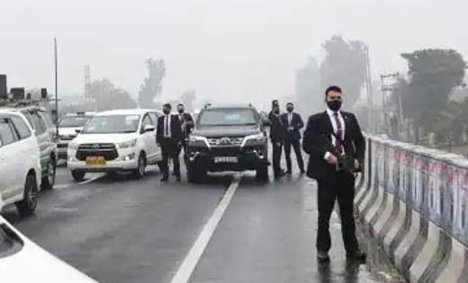 प्रधानमंत्री की यात्रा के दौरान सुरक्षा में चूक, फंसे रहे फ्... - CG Sandesh