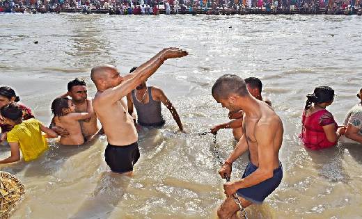 पितृ दोष से बचने के लिए करें ये पूजा, जाने शुभ मुहूर्त और पू... - CG Sandesh