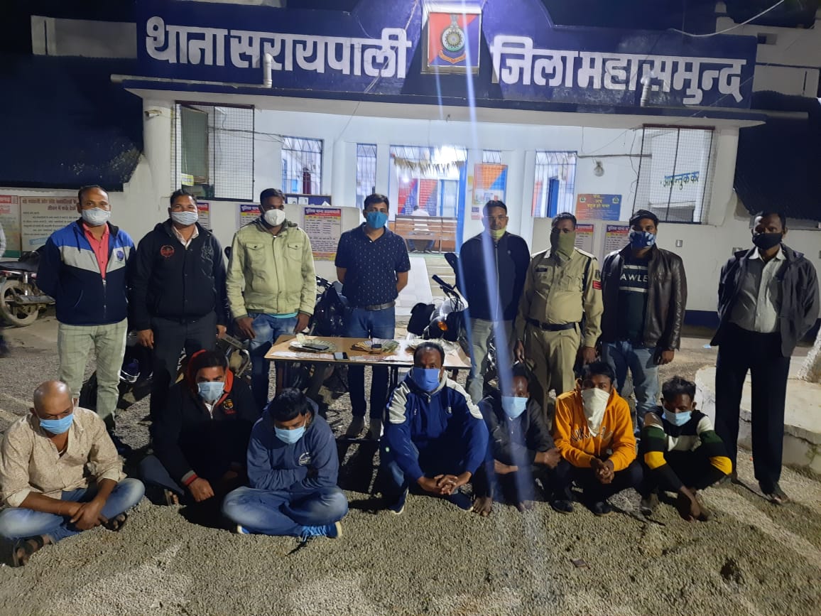 सरायपाली : स्कुल के पीछे चल रहा था जुआ, पुलिस ने की कार्यवाह... - CG Sandesh