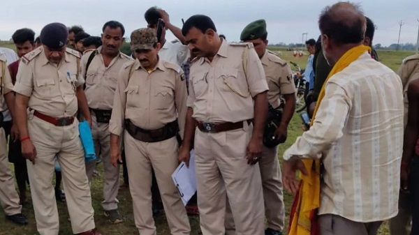 बेटे को मां ने उतारा मौत के घाट , फिर गड्ढे में दफनाई लाश - CG Sandesh