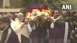 MODI ने मां के पार्थिव शरीर को कंधा दिया, थोड़ी देर में होगा... - CG Sandesh