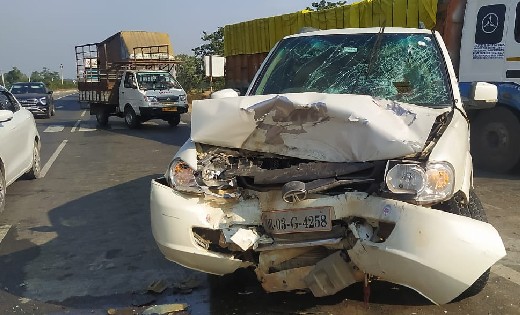 पिथौरा : बोरवेल ट्रक ने टाटा सफारी को मारी जोरदार ठोकर, एक क... - CG Sandesh
