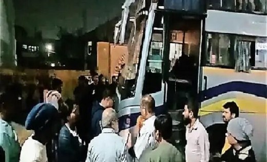 छत्तीसगढ़ : बस ने कार समेत 5 गाड़ियों को 70 मीटर तक घसीटा... ज... - CG Sandesh