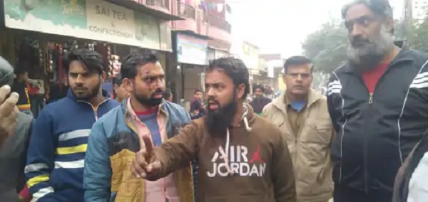 पति-पत्नी का विवाद सुलझाने बैठी पंचायत में हुई मारपीट, दोनों... - CG Sandesh