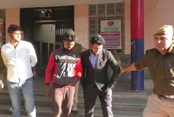 डॉक्टर ने फुटपाथ से चोरी किए कंबल, पुलिस ने नाकाबंदी कर किया... - CG Sandesh