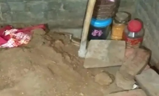 करंट लगाकर की पत्नी की हत्या, कमरे में दफनाई लाश - CG Sandesh
