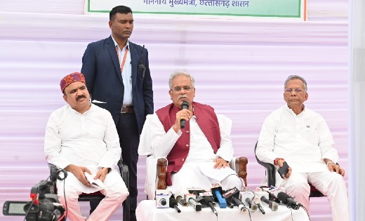 बागबाहरा : मुख्यमंत्री भूपेश बघेल ने की पत्रकार भवन की घोषणा... - CG Sandesh