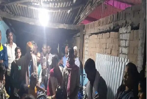 परिजनों ने किया जमकर हंगामा , पुलिस ने रुकवाई 16 साल की नाबा... - CG Sandesh