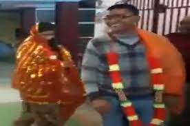 50 साल के शिक्षक से  20 साल की छात्रा को हुआ प्यार, दोनों ने... - CG Sandesh
