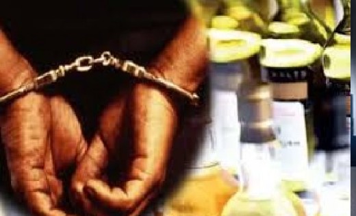 बसना : 10 लीटर महुआ शराब का परिवहन करते पुलिस ने पकड़ा. - CG Sandesh