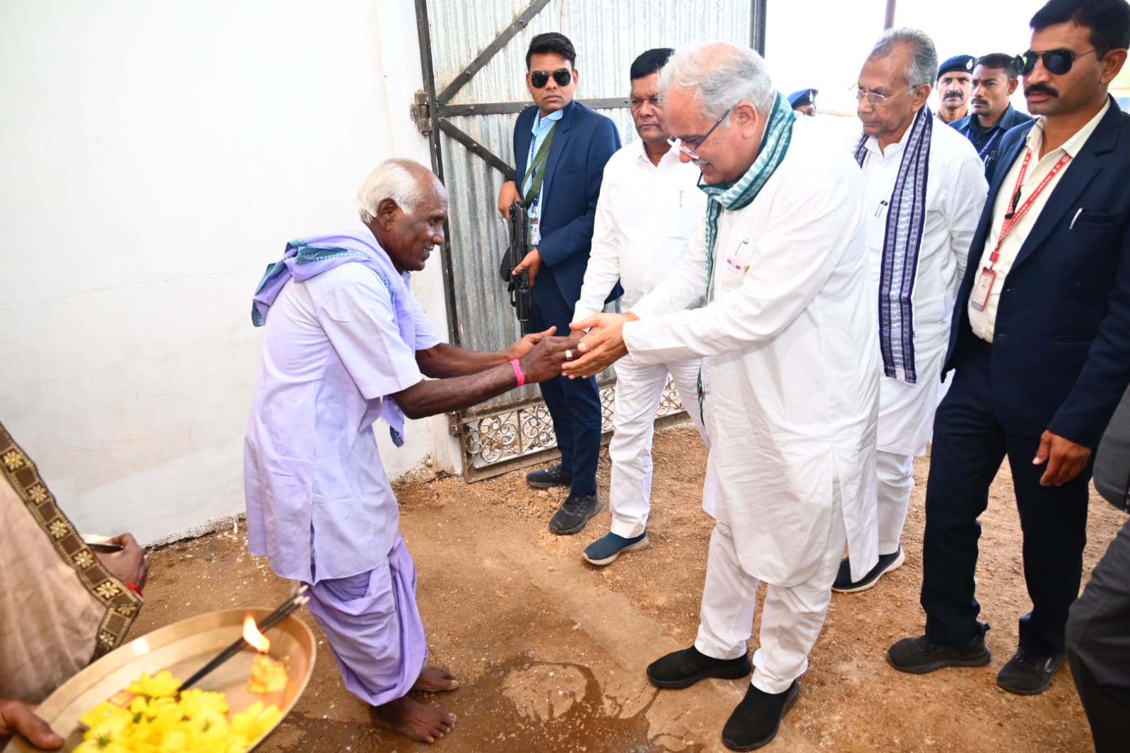 बसना : मुख्यमंत्री बघेल ने भंवरपुर के किसान उद्ल सिंह पोर्ते... - CG Sandesh
