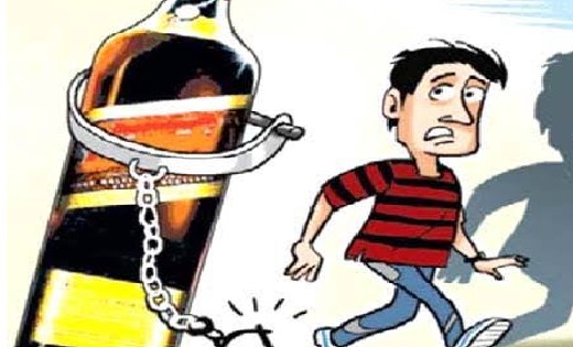 बसना : चौकी पुलिस भंवरपुर ने महिला से जप्त की 10 लीटर महुआ श... - CG Sandesh