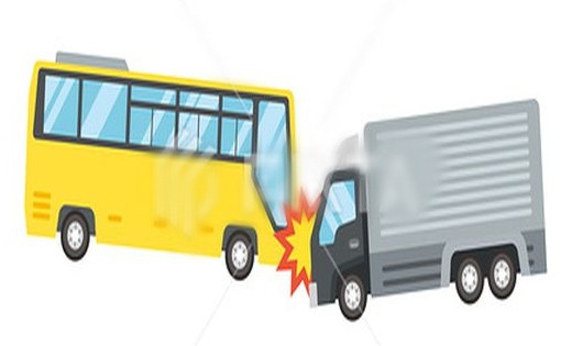 तुमगांव : NH-53 रोड़ पर यात्री बस और पिकअप की भिडंत, दोनों पक्षों में जमकर मारपीट
