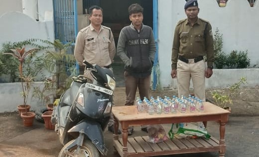 पटेवा : स्कूटी में 38 पौवा देशी प्लेन शराब ले जाते एक आरोपी ... - CG Sandesh