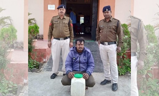 खल्लारी : घर के बाड़ी में रखा था अवैध शराब, आरोपी पुलिस के गि... - CG Sandesh