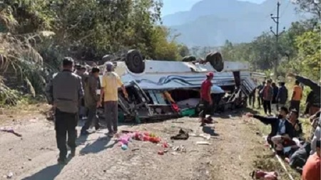 दो स्कूली बस दुर्घटनाग्रस्त, हादसे में 15 बच्चों की मौत, कई ... - CG Sandesh