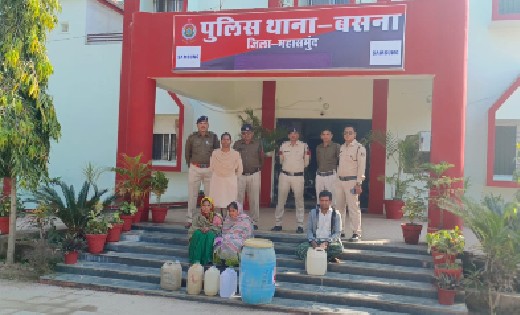 बसना : 98 लीटर देशी महुआ शराब के साथ दो महिला सहित 3 गिरफ्ता... - CG Sandesh