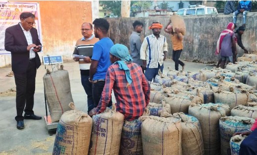 धान तौलाई में गड़बड़ी : धान खरीदी केन्द्र प्रभारी को कारण बताओ... - CG Sandesh