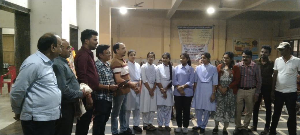 अग्रवाल समाज सरायपाली द्वारा निःशुल्क नेत्र जांच शिविर का कि... - CG Sandesh