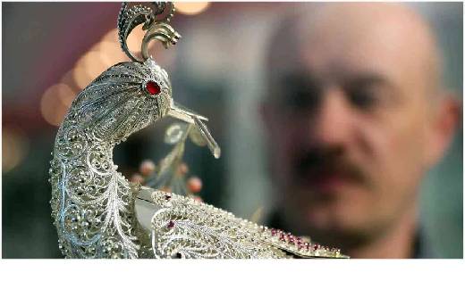 घर में चांदी का मोर रखने से चमक जाएगी किस्मत, दूर होगी पैसों... - CG Sandesh
