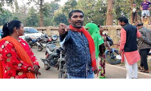 पार्षद ने की लाखों रुपए की ठगी, वार्डवासियों ने लगाई  FIR की... - CG Sandesh