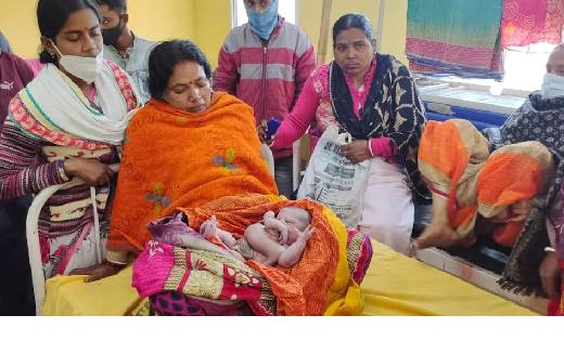 जन्मा चार हाथ-चार पैर वाला बच्चा, लोगों ने बताया भगवान का अव... - CG Sandesh