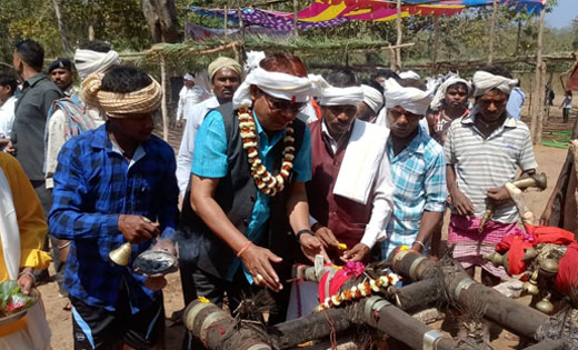 कड़ेनार में पहली बार कोई विधायक को अपने बीच पाकर ग्रामीणों न... - CG Sandesh