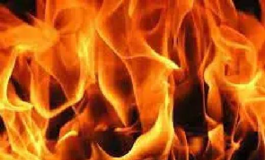सिरफिरे युवक ने खुद को लगाई आग… और फिर सीधे घुसा थाने में… - CG Sandesh