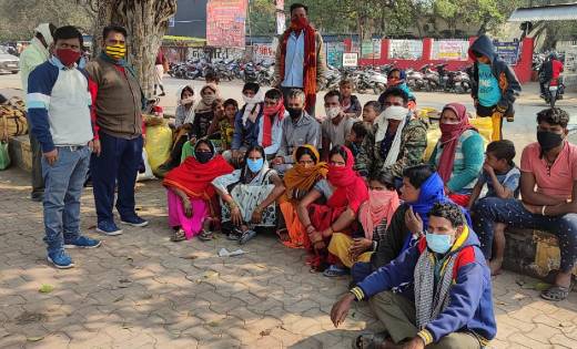 छत्तीसगढ़ : महाराष्ट्र के ईंट भट्ठा के मालिक के चंगुल से छुड़ा... - CG Sandesh