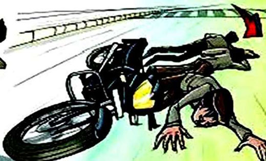 खल्लारी : सुमो वाहन ने बाइक सवार को मारी ठोकर, एक की मौत, दो घायल.