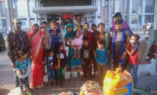 छत्तीसगढ़:  गुजरात के ईट-भट्ठा मालिक के चंगुल से छुड़ाकार लाए ... - CG Sandesh