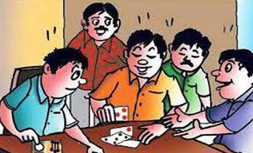 कोमाखान : काट पत्ती नामक जुआ खेलते 04 जुआरी गिरफ्तार.