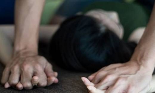 सांकरा: खेत में लकड़ी बीनने गयी युवती से किया दुष्कर्म - CG Sandesh