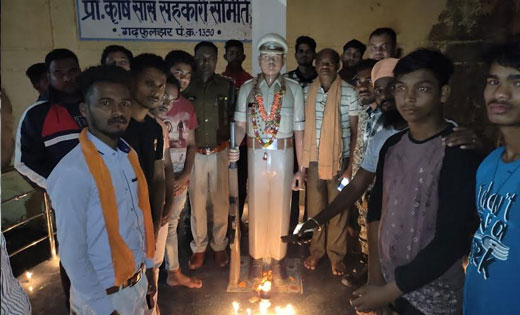 बसना : पुलवामा के शहीदों को राष्ट्रीय बजरंग दल ने दी श्रद्धा... - CG Sandesh