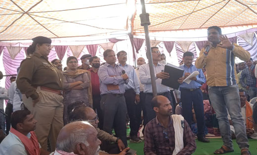 खाद के मुद्दे को लेकर किसानों और प्रशासन के बीच वार्तालाप जा... - CG Sandesh