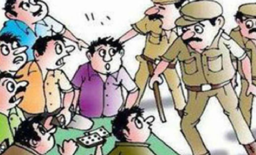 कोमाखान : जुआ खेलते हुये 04 व्यक्ति गिरफ्तार, कब्जे से 13850 रूपये बरामद.