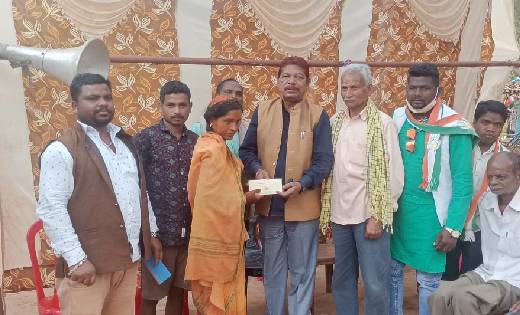 विधायक चन्दन कश्यप ने वरिष्ठ कांग्रेसी भोलाराम भोयर के सुपुत... - CG Sandesh