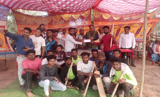 विधायक चंदन कश्यप ने पुसपाल में किया क्रिकेट प्रतियोगिता का ... - CG Sandesh