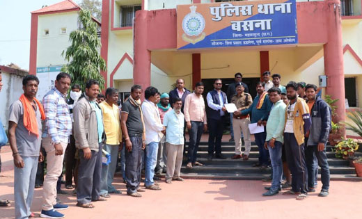 48 घंटे में यूरिया नहीं मिलने से बसना क्षेत्र के किसान करेंग... - CG Sandesh