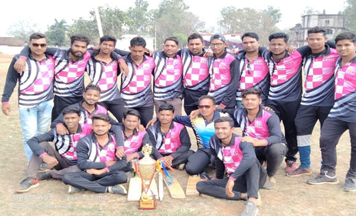 युवा क्रिकेट क्लब महुदा ने शानदार प्रदर्शन कर फाईनल ट्राफी अ... - CG Sandesh