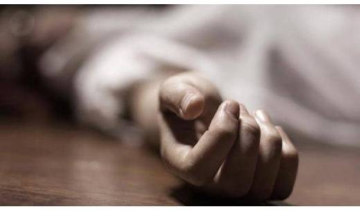 माँ ने बर्तन धोने के लिए डांटा तो नाबालिग बेटी ने  सिर पर कि... - CG Sandesh