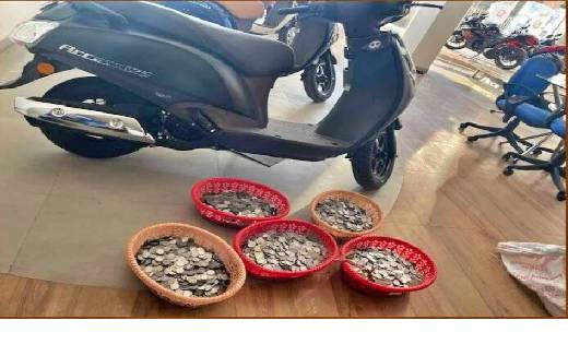 सपनो का स्कूटर खरीदने बोरी भर सिक्के लेकर पहुंचा शख्स,  फिर ... - CG Sandesh