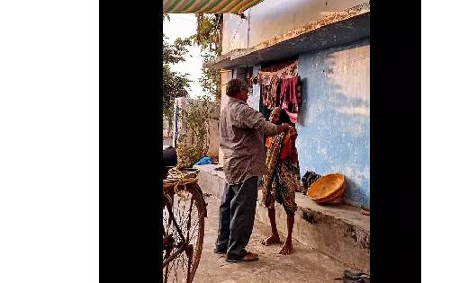 बेटे का अपनी बूढ़ी माँ के लिए ऐसा प्यार देख कर ... IPS अधिकार... - CG Sandesh